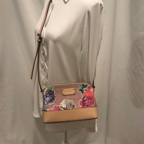 kate spade Wellesley Floral Hanna Bag. - Picture 2 of 8